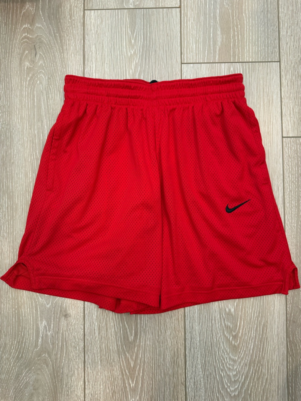 Nike Red Men’s Athletic Mesh Basketball Shorts 6” size medium